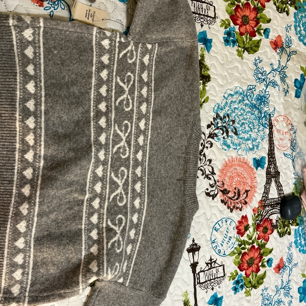 No Boundaries Gray Crewneck Sweater with White Fair Isle Accents